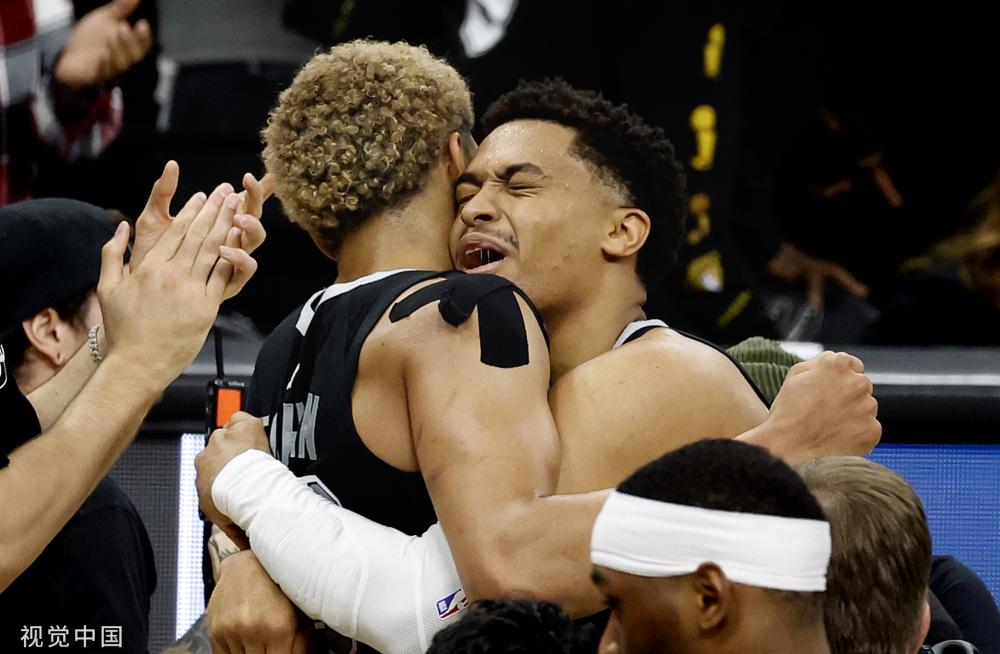 他的心中深 他的心中深