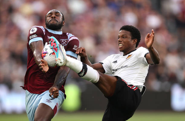 表现突出 表现突出